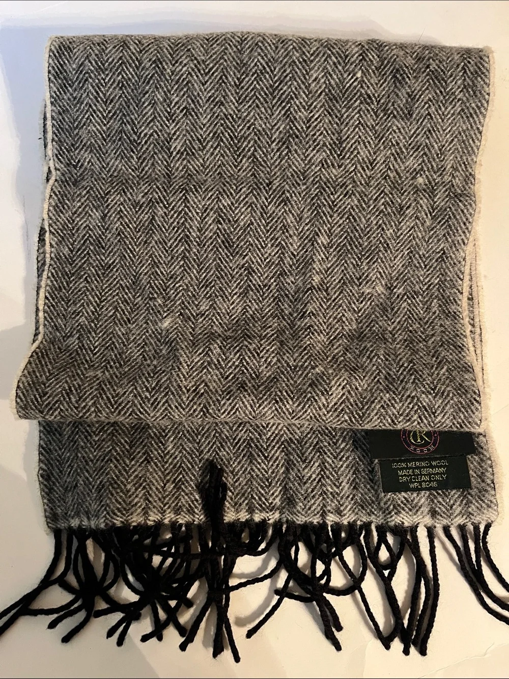 Club room 100% Merino wool winter scarf, grey herringbone pattern WPL8046.